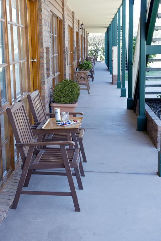 Travellers Rest Motor Inn Суон-Хилл Экстерьер фото
