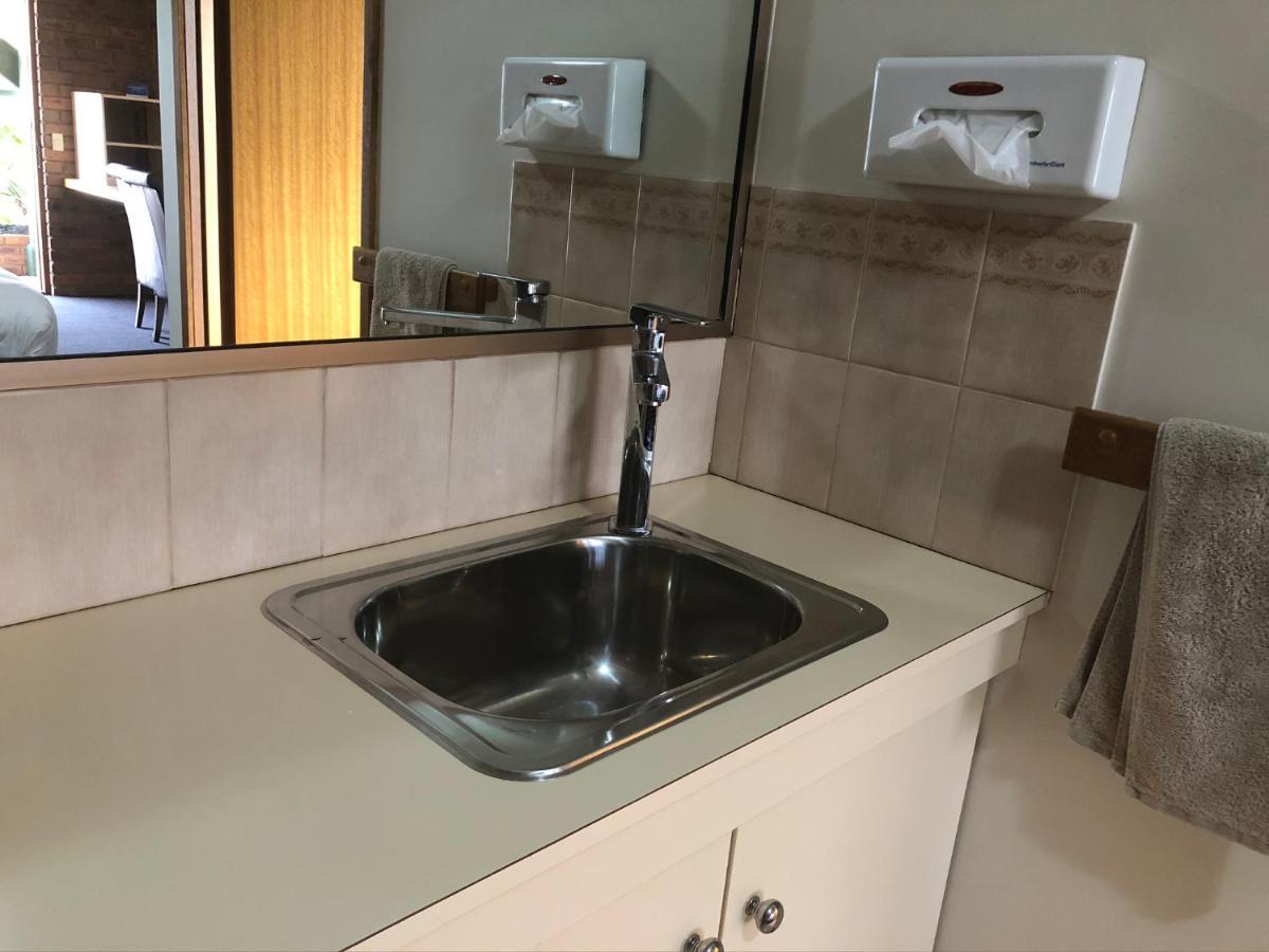 Travellers Rest Motor Inn Суон-Хилл Экстерьер фото